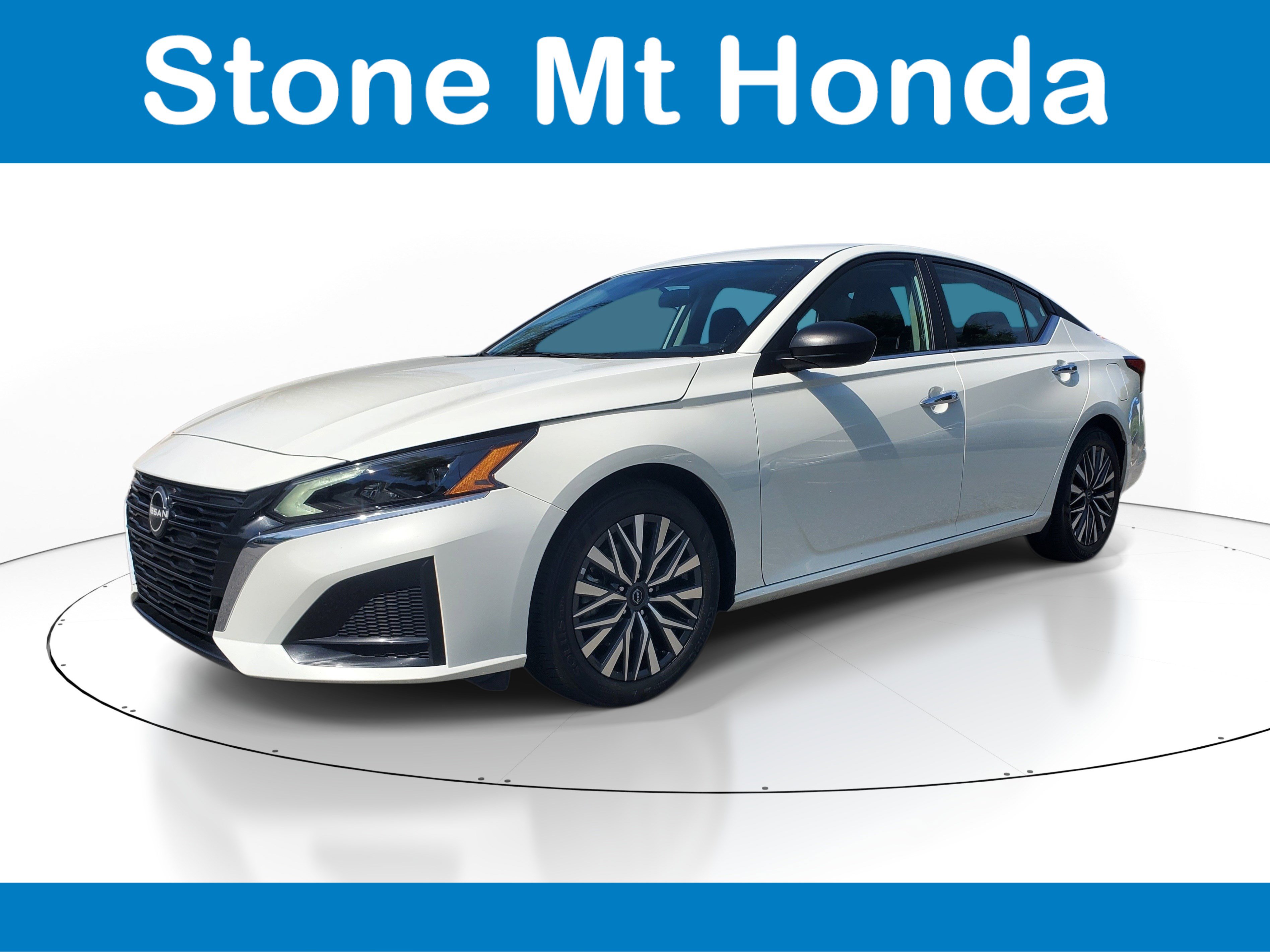 Used 2025 Nissan Altima 2.5 SV FWD image 3