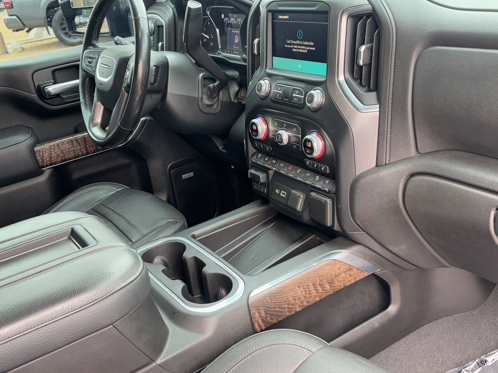 Used 2021 GMC Sierra 2500 Denali w/ Denali Ultimate Package AWD/4WD image 9