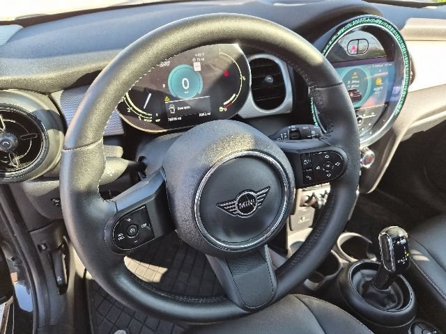 Used 2022 MINI Cooper 4-Door Hardtop w/ Premium Package FWD image 16