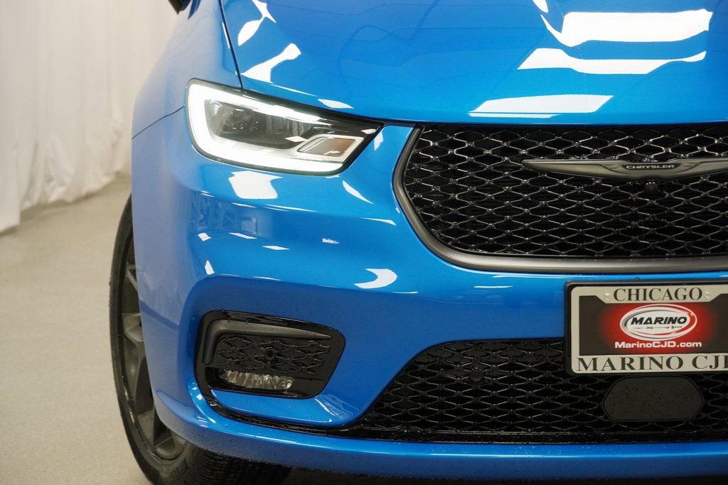 New 2026 Chrysler Pacifica Select w/ S Appearance Package image 6