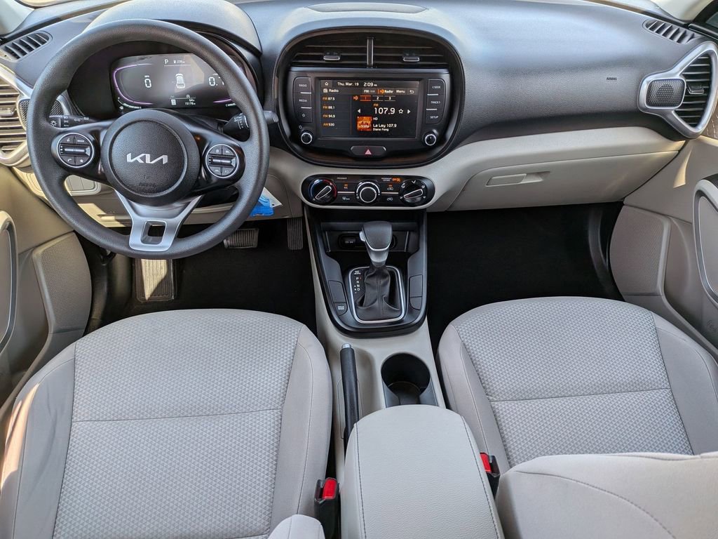 Used 2025 Kia Soul LX image 19