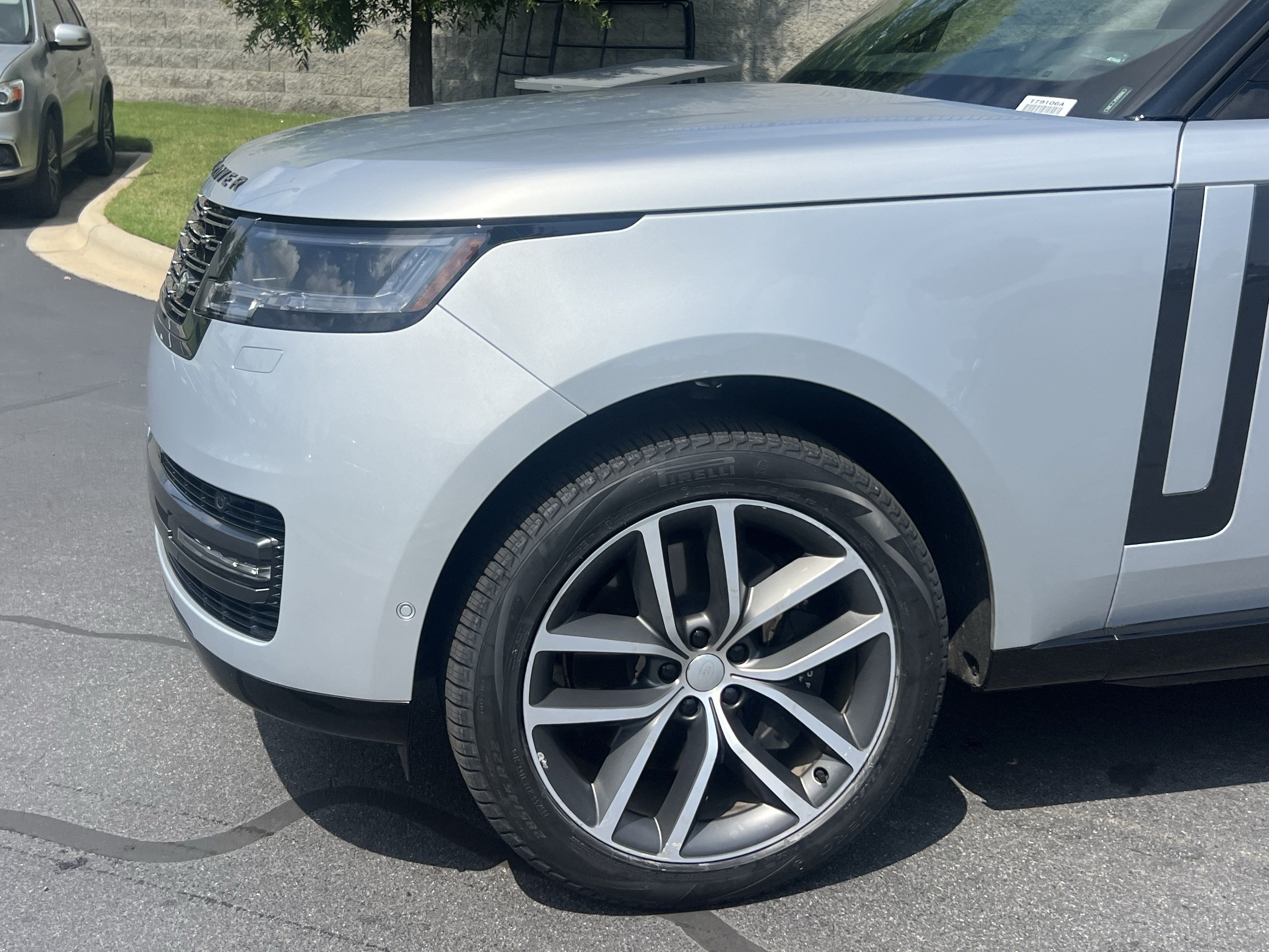 Certified 2025 Land Rover Range Rover SE AWD/4WD image 14