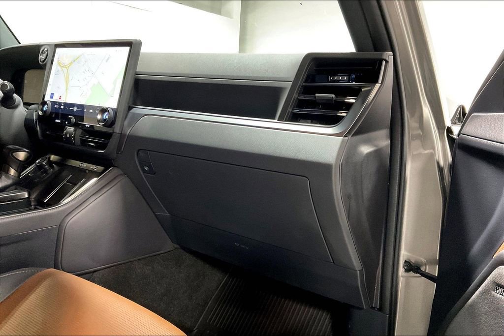 Used 2024 Lexus GX 550 w/ Accessory Package (Z1) image 19