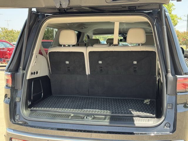 Used 2022 Jeep Wagoneer Series III AWD/4WD image 35
