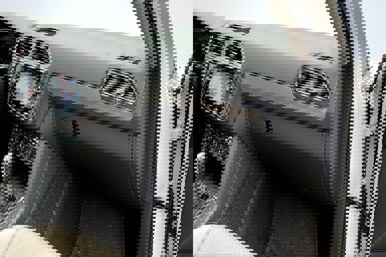 Used 2020 Volkswagen Tiguan SEL image 16