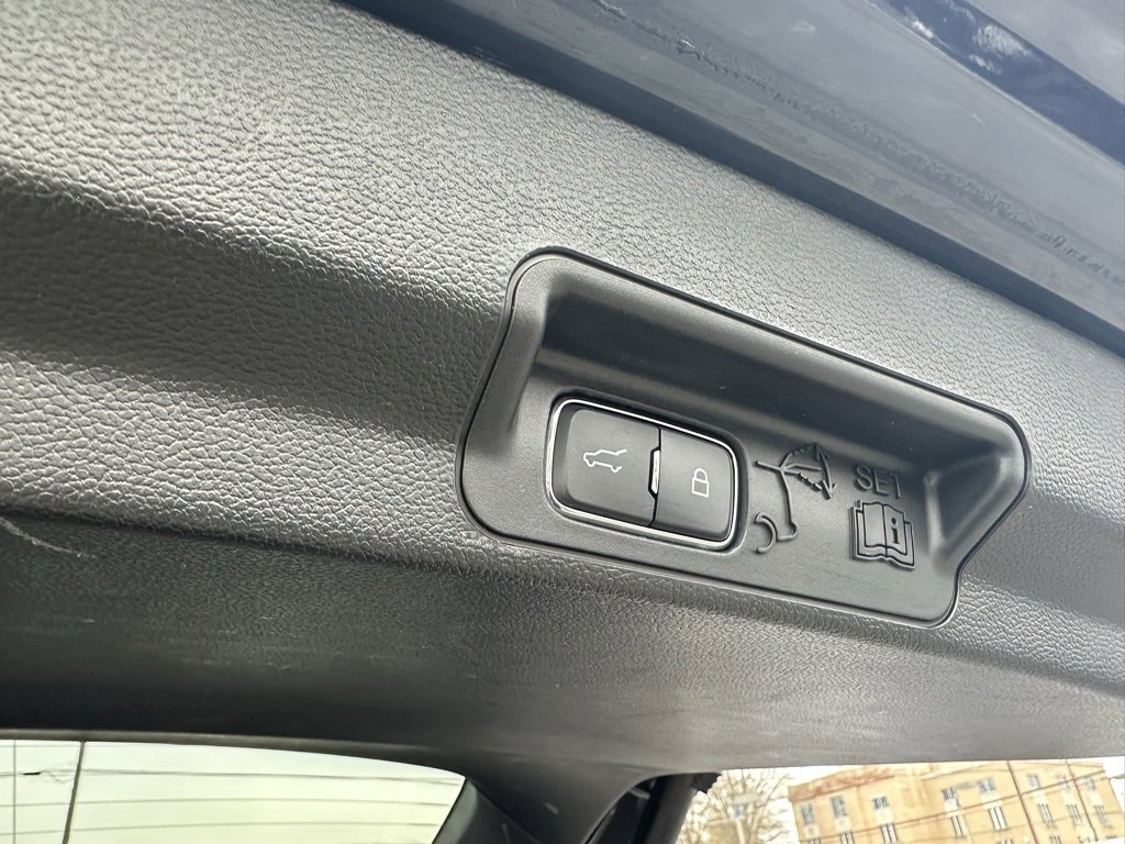 Used 2024 Ford Explorer XLT w/ Equipment Group 202A image 39