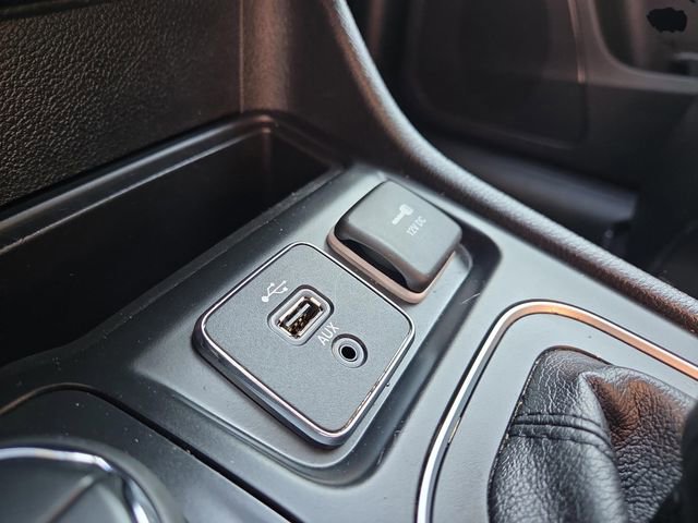 Used 2019 Jeep Cherokee Latitude Plus w/ Cold Weather Group image 23