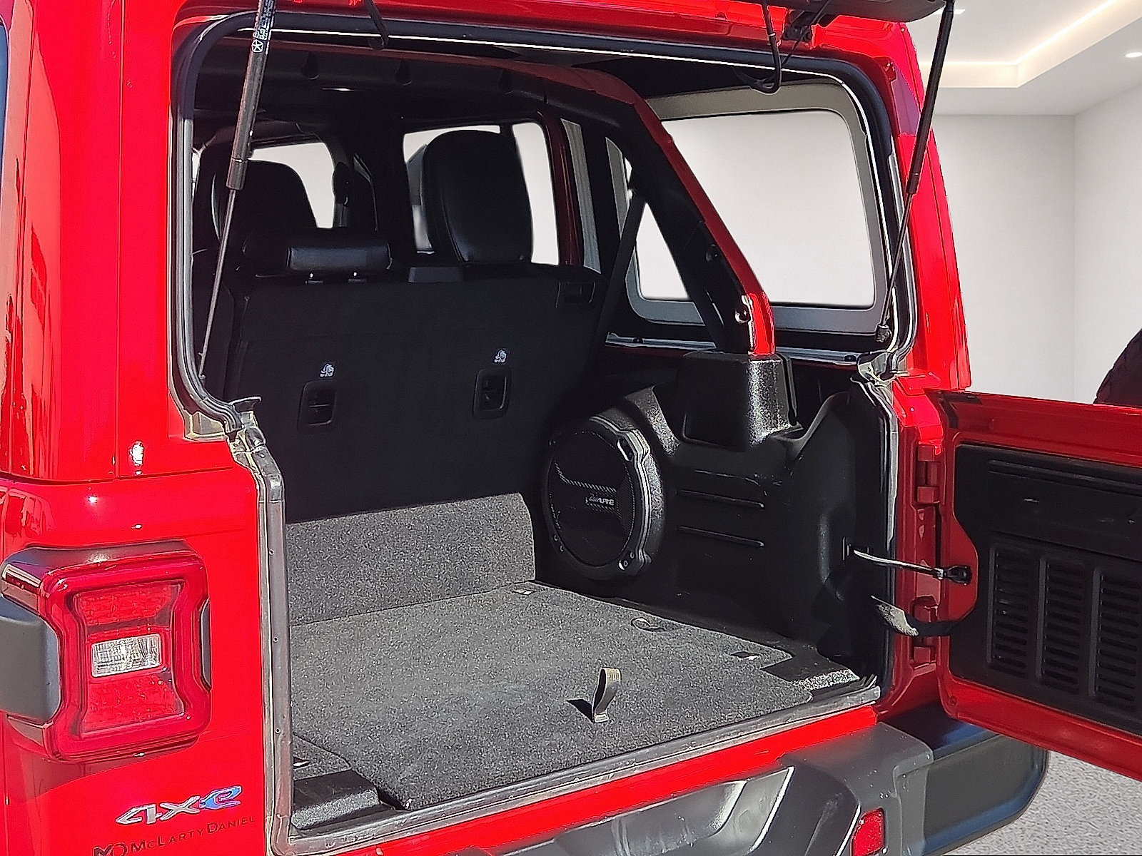 Used 2022 Jeep Wrangler Unlimited Sahara w/ Cold Weather Group AWD/4WD image 18