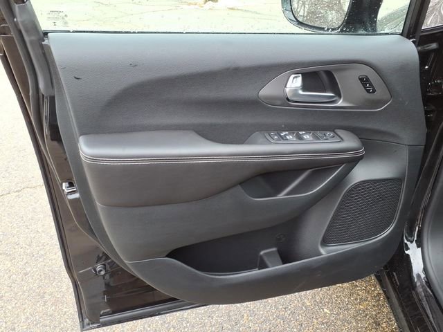 New 2026 Chrysler Pacifica Select AWD/4WD image 14