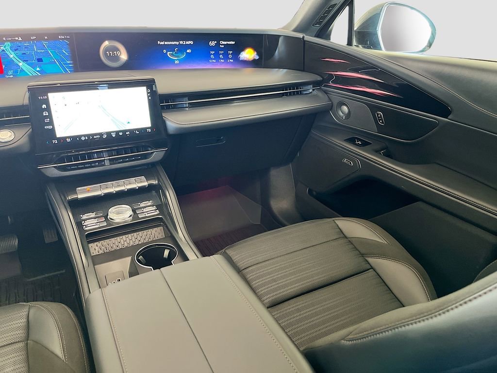 Used 2025 Lincoln Nautilus Reserve w/ Jet Appearance Package image 24
