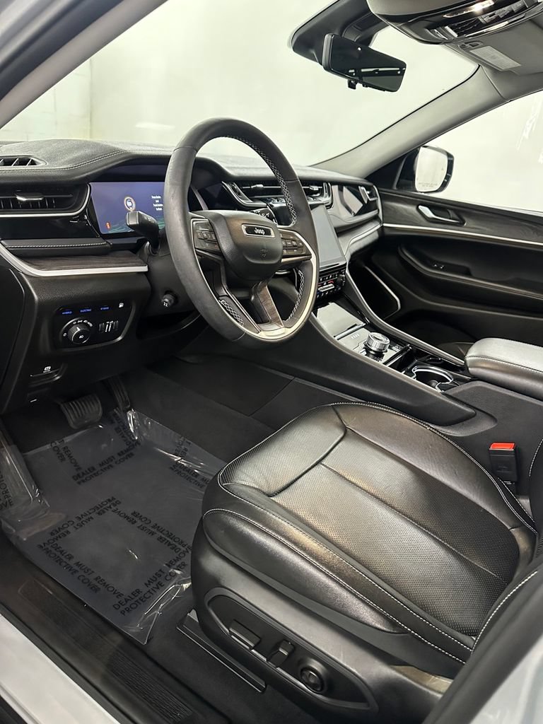 Used 2023 Jeep Grand Cherokee 4WD 4xe w/ Luxury Tech Group II image 10