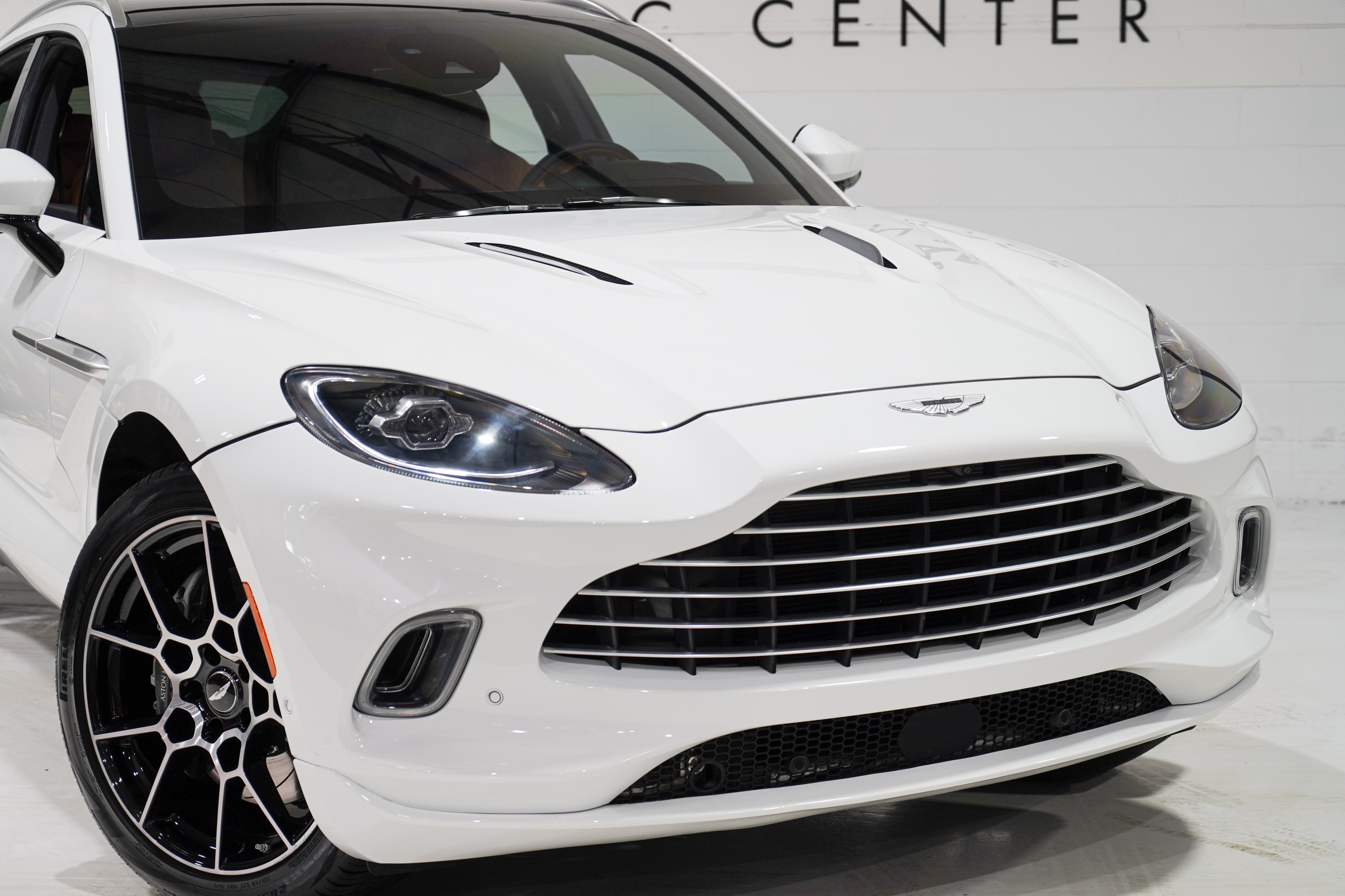 Used 2022 Aston Martin DBX AWD/4WD image 26
