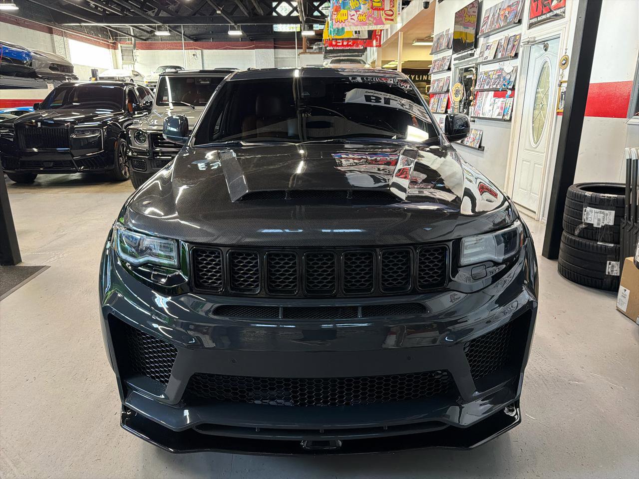 Used 2018 Jeep Grand Cherokee Trackhawk AWD/4WD image 2