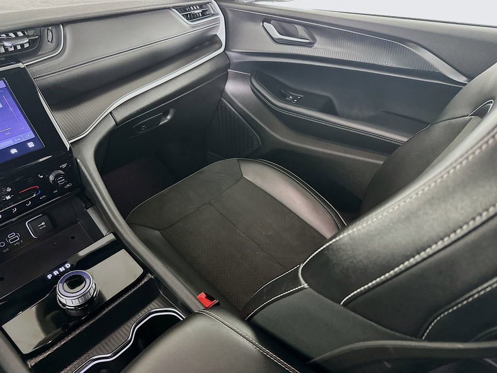 Certified 2024 Jeep Grand Cherokee Altitude image 31