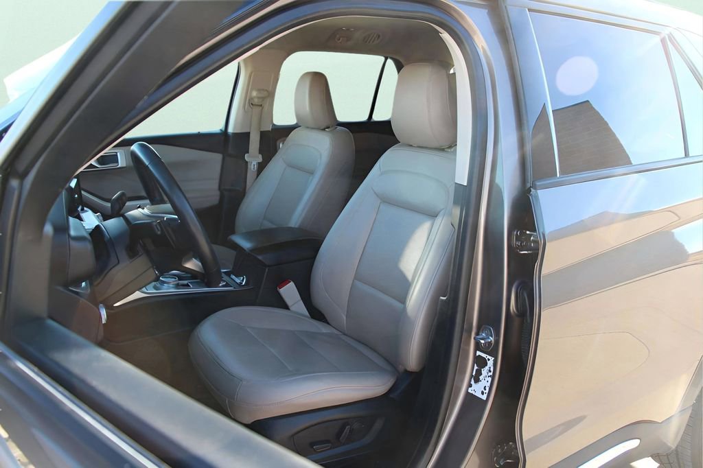 Used 2021 Ford Explorer XLT w/ Equipment Group 202A image 13