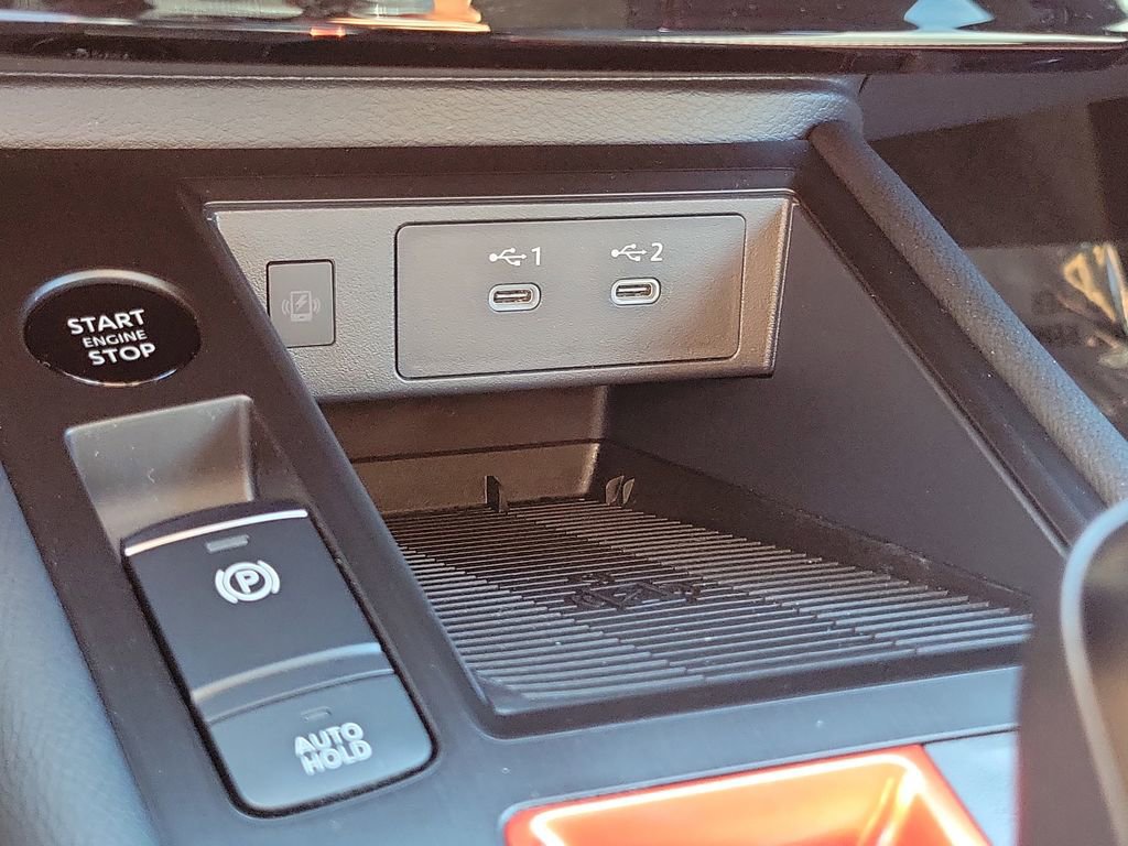 Certified 2025 Nissan Kicks SR FWD image 12