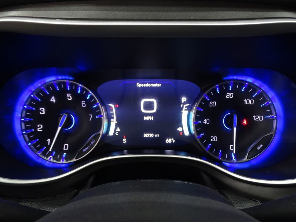 Used 2024 Chrysler Pacifica Touring-L image 28