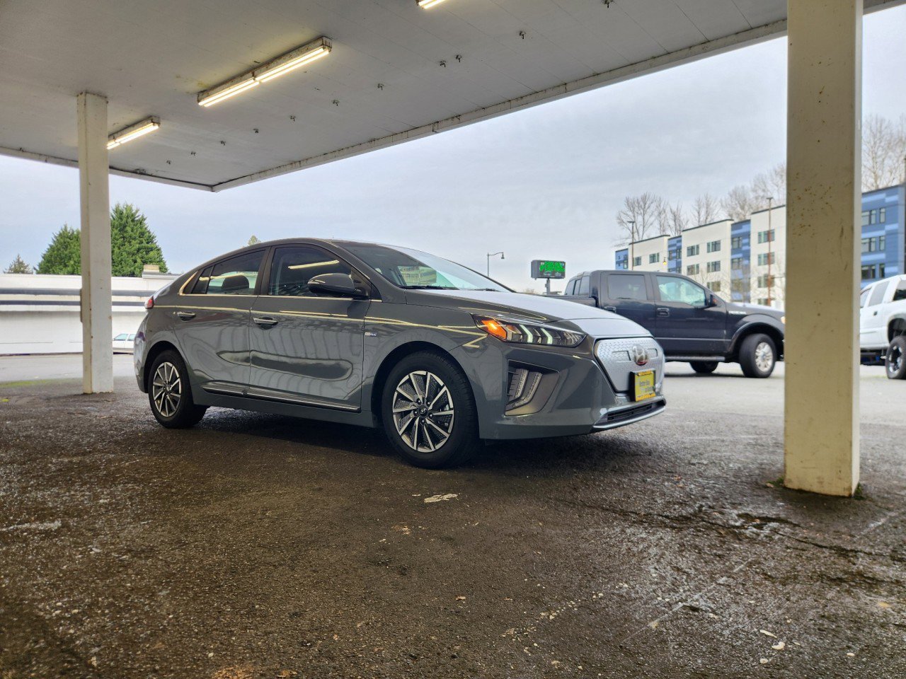 Used 2020 Hyundai Ioniq Limited image 7