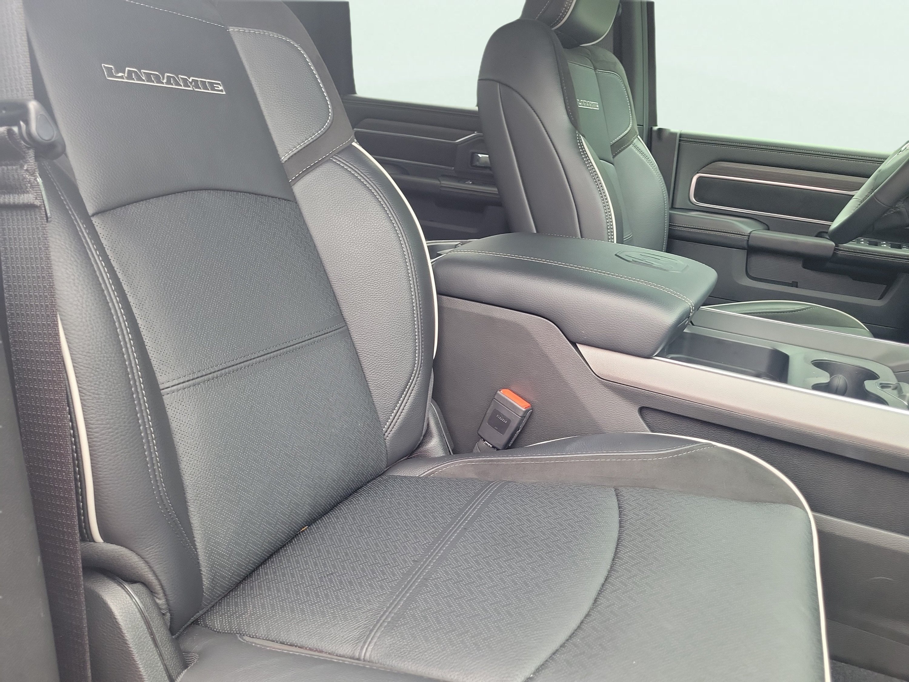 New 2026 RAM 2500 Laramie AWD/4WD image 19
