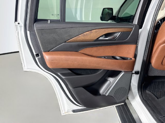 Used 2019 Cadillac Escalade Premium Luxury AWD/4WD image 25