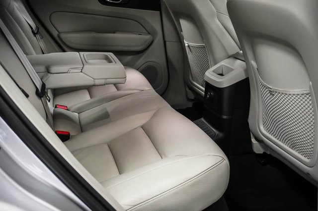 Used 2019 Volvo XC60 T8 Momentum image 22