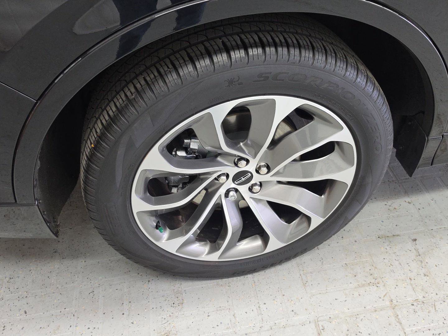 Used 2025 Lincoln Aviator AWD w/ Jet Appearance Package image 23