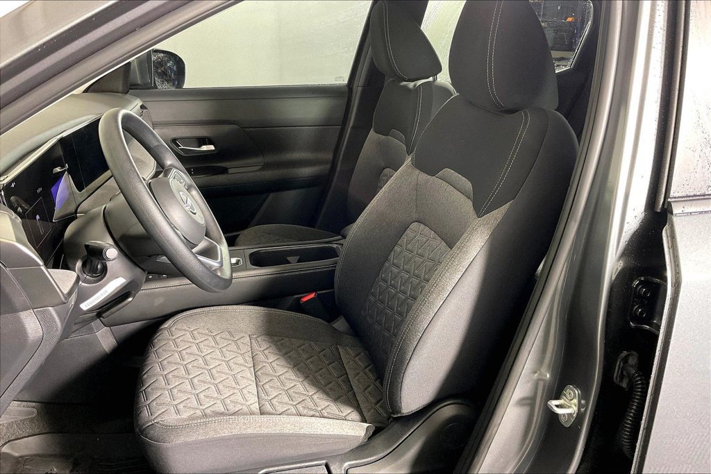 Certified 2025 Nissan Kicks SV w/ SV Premium Package AWD/4WD image 32