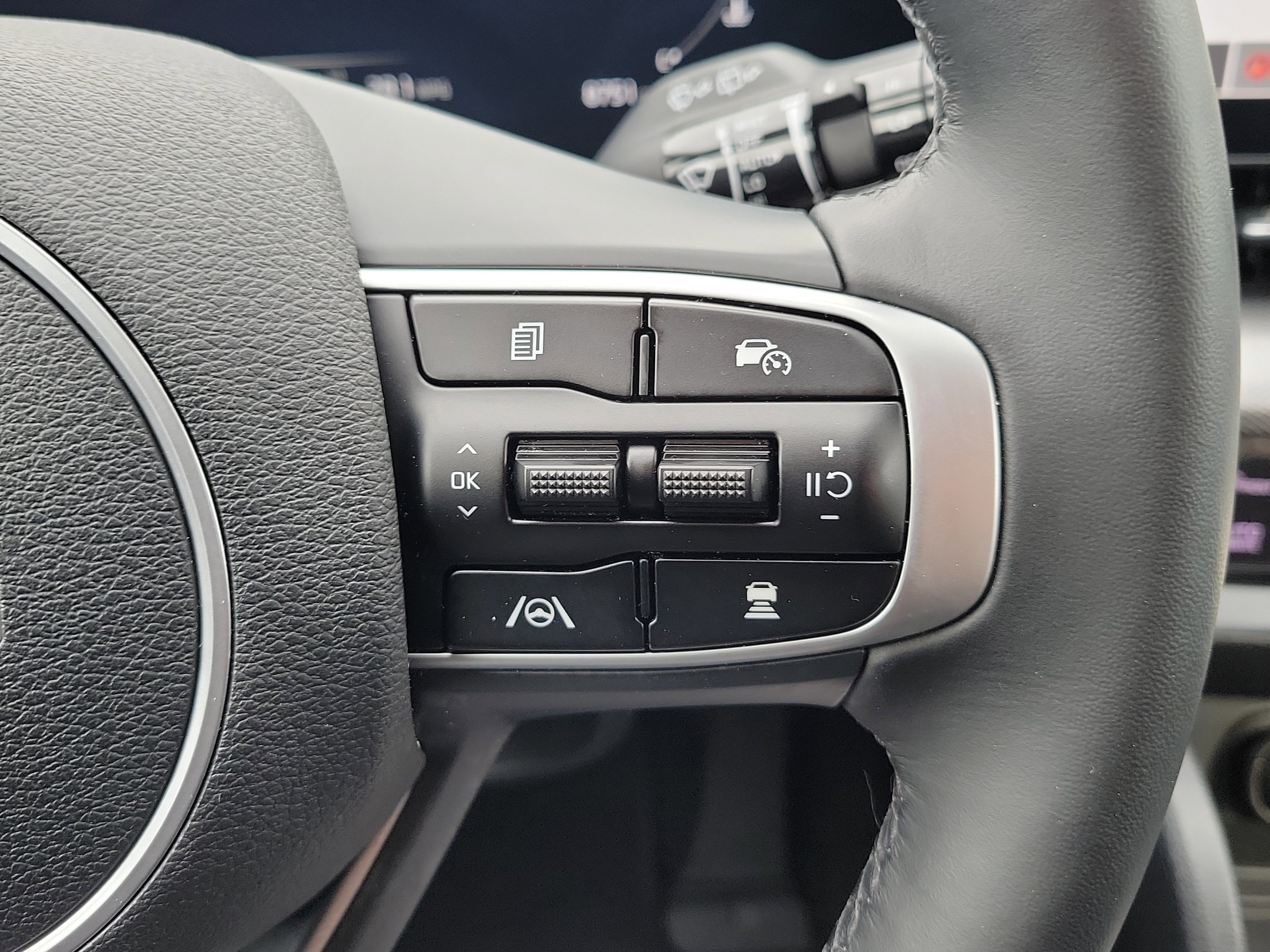 Certified 2025 Kia Sportage SX image 31