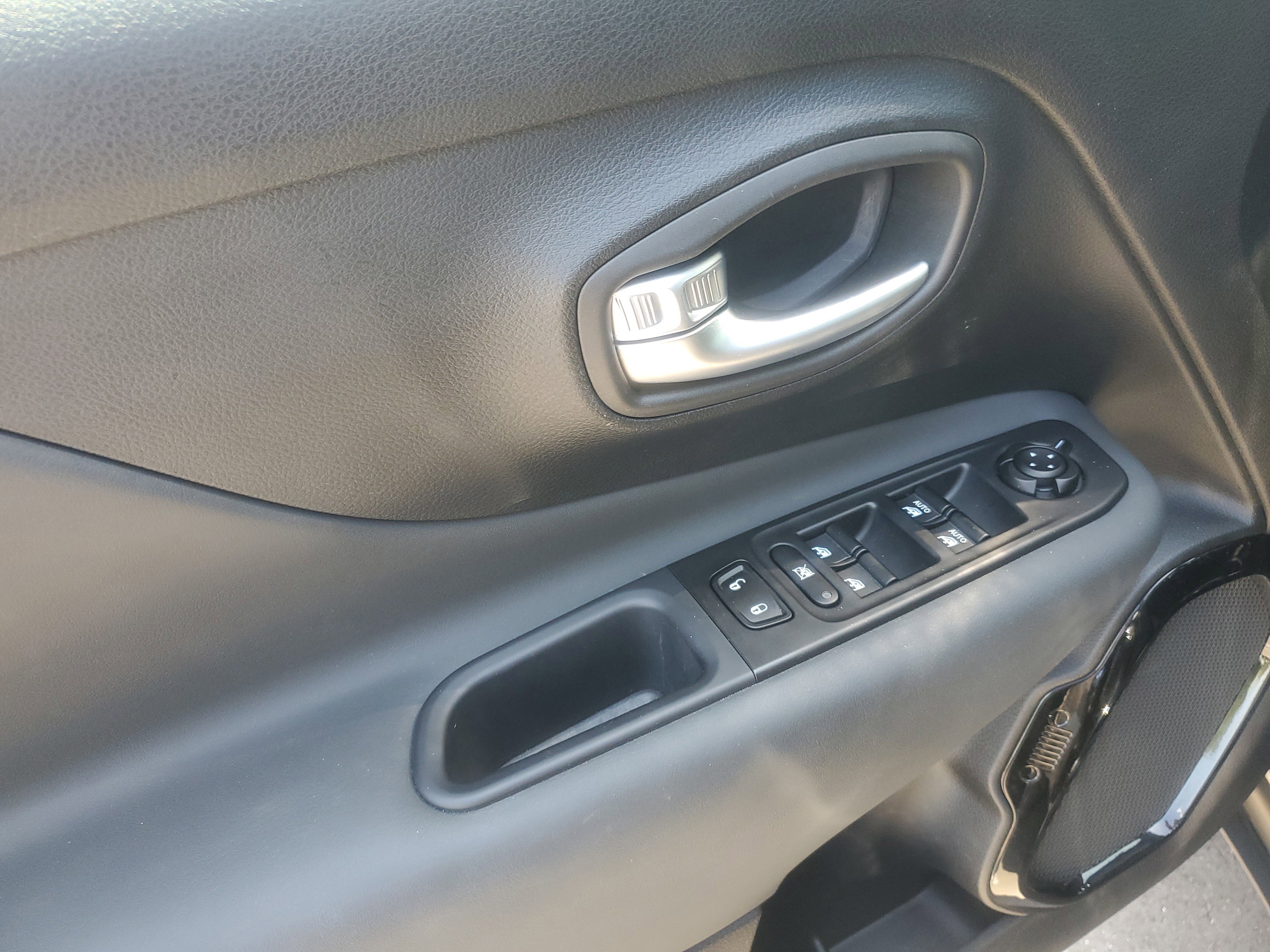 Used 2022 Jeep Renegade Altitude AWD/4WD image 11