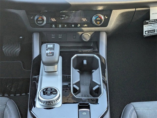 New 2025 Mitsubishi Outlander SE image 21