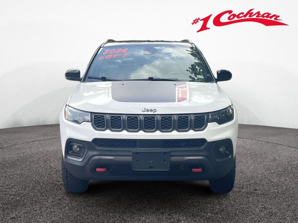 Used 2024 Jeep Compass Trailhawk AWD/4WD image 12
