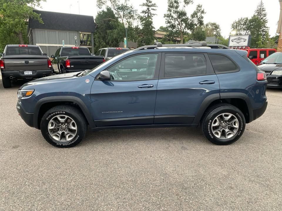Used 2019 Jeep Cherokee Trailhawk w/ Cold Weather Group AWD/4WD image 4