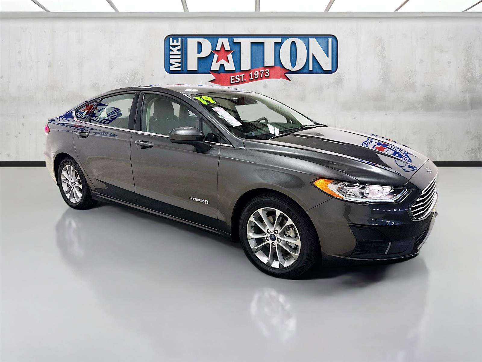 Used 2019 Ford Fusion SE image 1