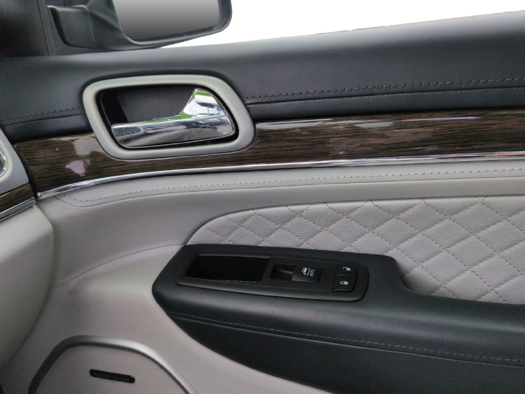 Used 2020 Jeep Grand Cherokee Summit AWD/4WD image 25