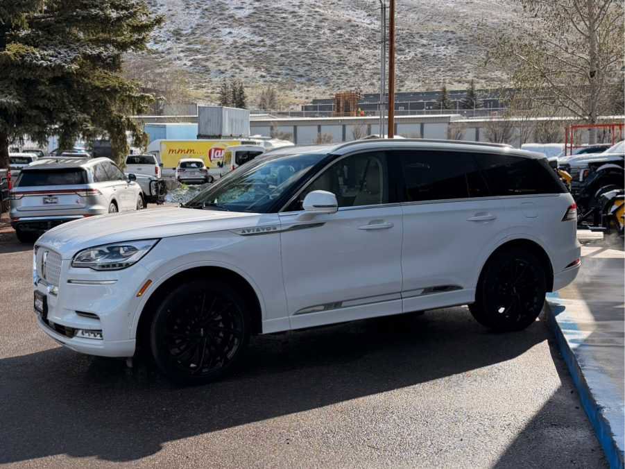 Used 2022 Lincoln Aviator Reserve w/ Equipment Group 201A AWD/4WD image 4