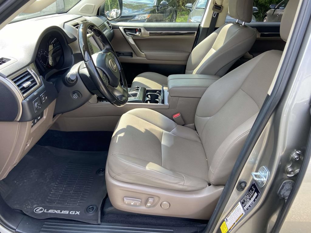 Used 2020 Lexus GX 460 Premium w/ Premium Package AWD/4WD image 18