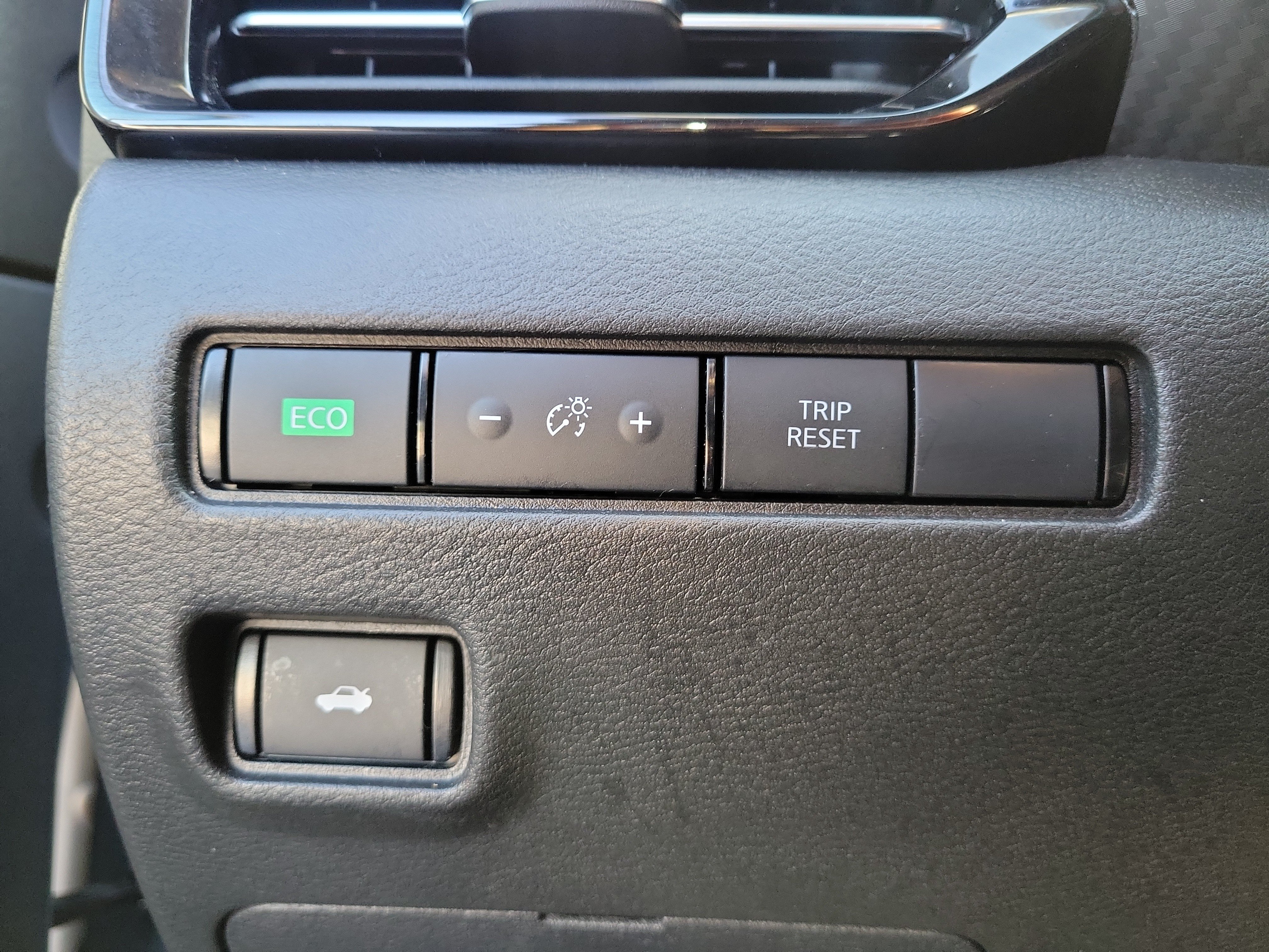 Certified 2025 Nissan Sentra SR FWD image 31