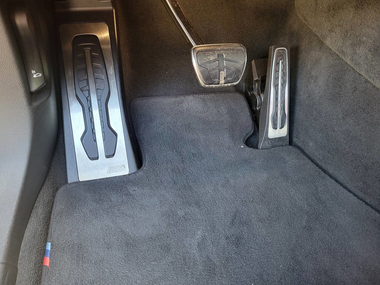 Used 2021 BMW X6 M w/ Competition Package image 28