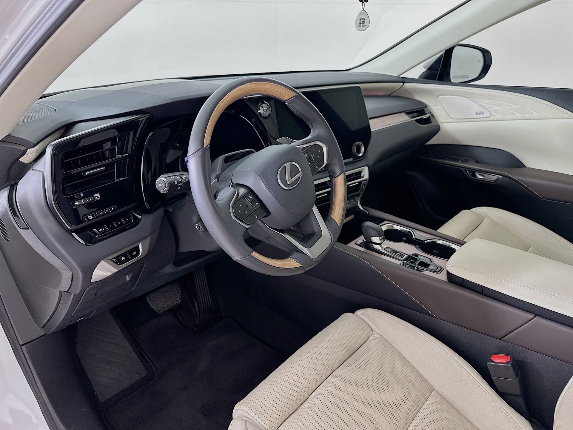 Used 2024 Lexus RX 350 w/ Convenience Package AWD/4WD image 10