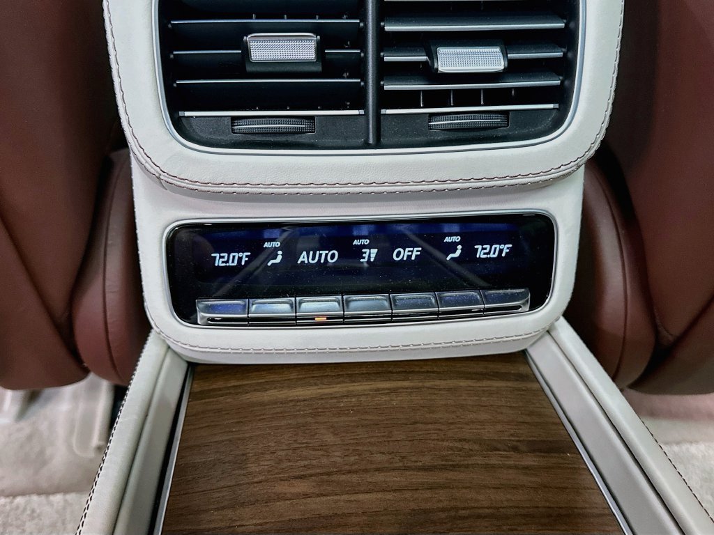 Used 2025 Mercedes-Benz Maybach GLS 600 4MATIC image 27