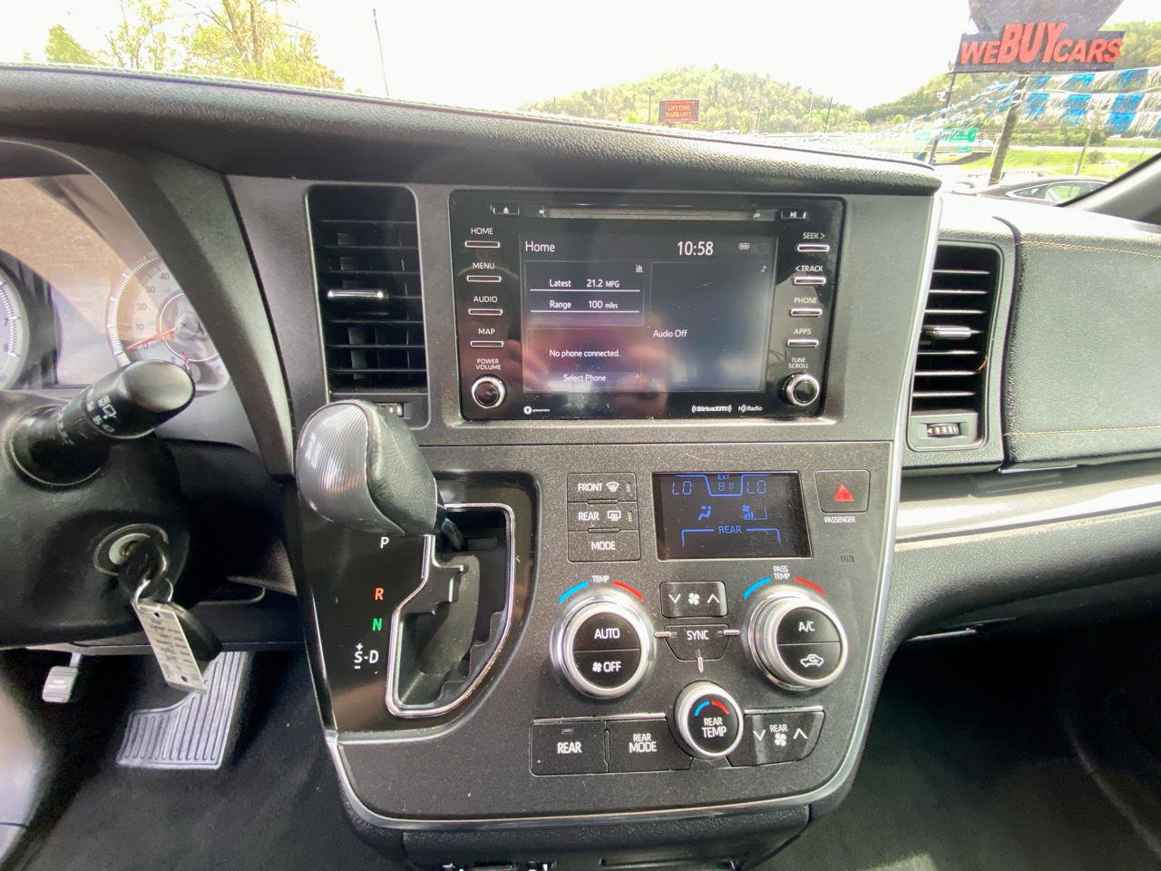 Used 2019 Toyota Sienna SE FWD image 27