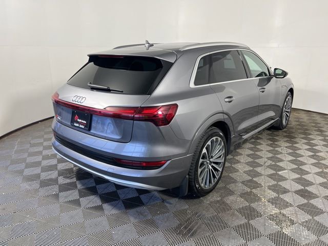 Used 2019 Audi e-tron Prestige w/ Prestige Package image 8
