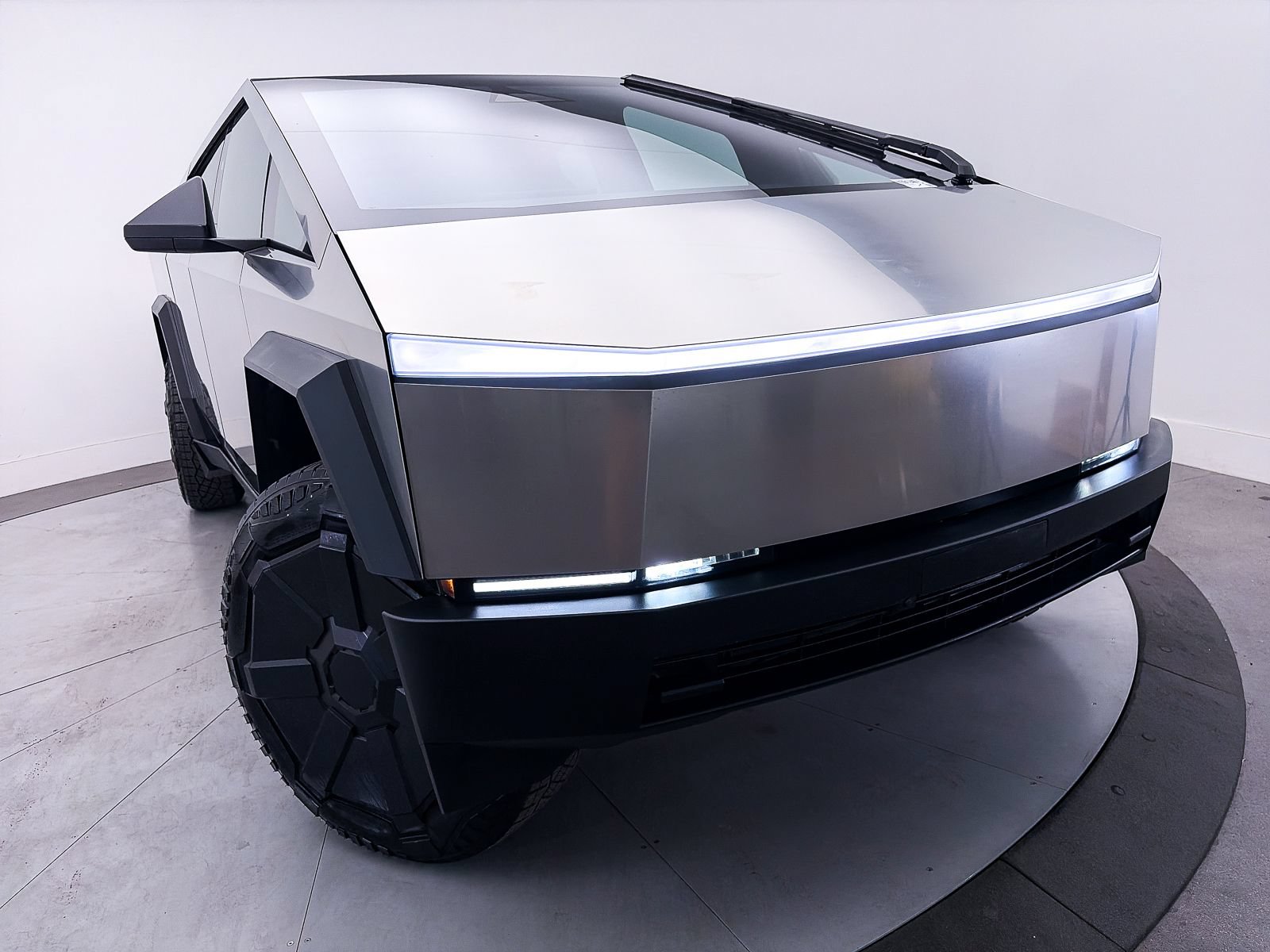Used 2024 Tesla Cybertruck AWD Crew Cab image 3