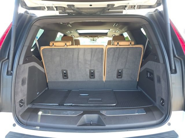 Used 2023 Cadillac Escalade Premium Luxury w/ LPO, Floor Liner Package AWD/4WD image 33