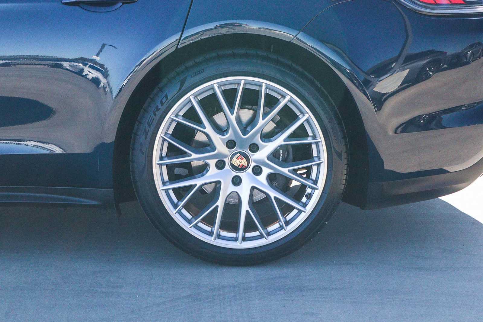 Used 2021 Porsche Panamera RWD image 11