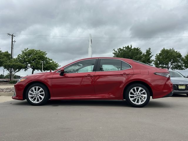 Used 2023 Toyota Camry LE image 2