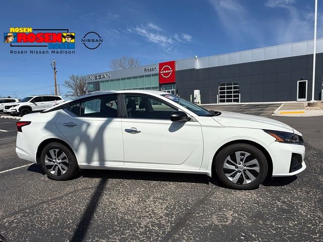 Certified 2025 Nissan Altima 2.5 S FWD image 8