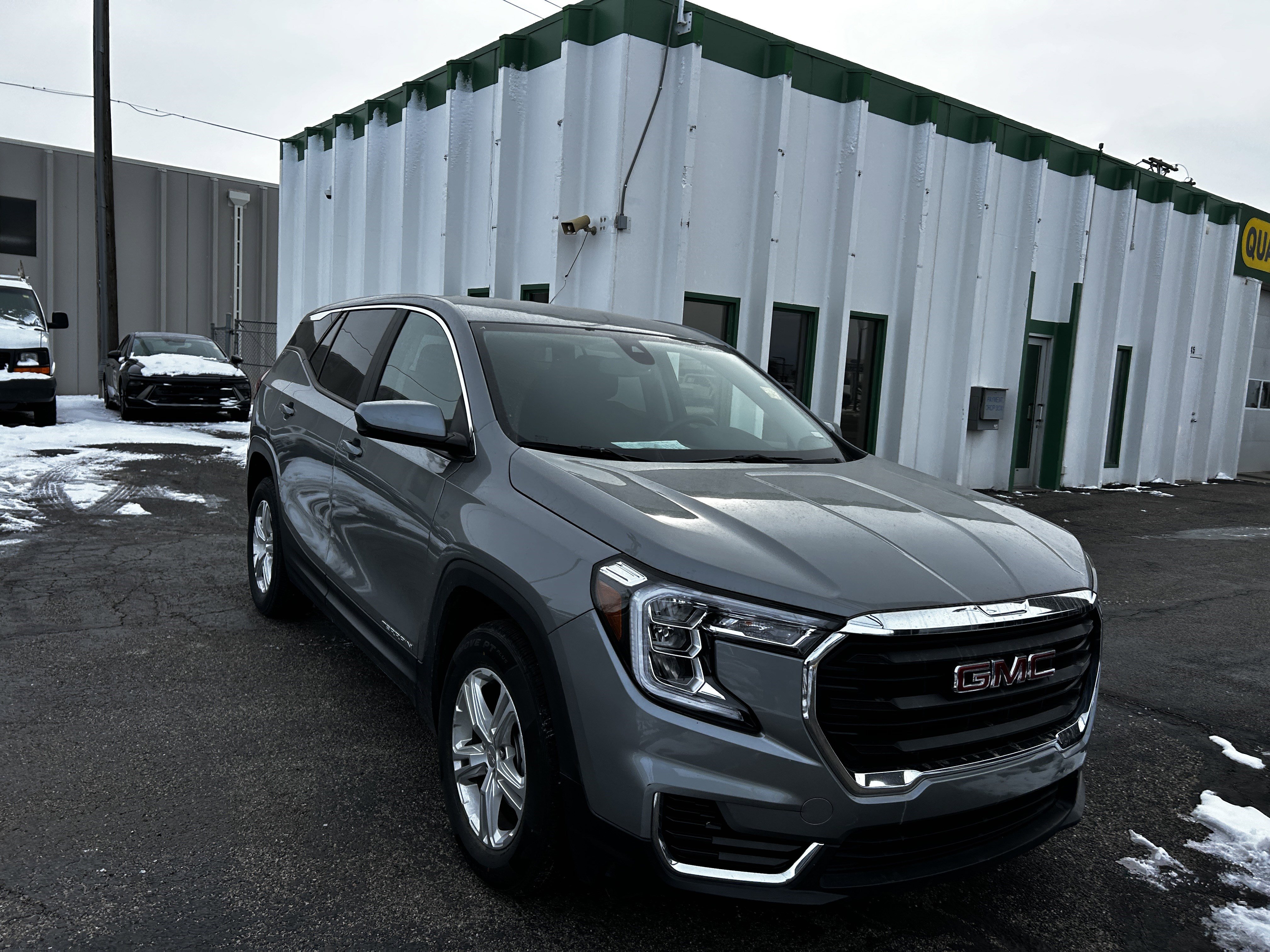Used 2024 GMC Terrain SLE image 7