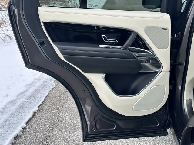 Used 2023 Land Rover Range Rover SE image 17
