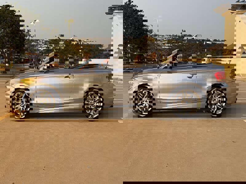 Used 2012 BMW 135i Convertible image 2